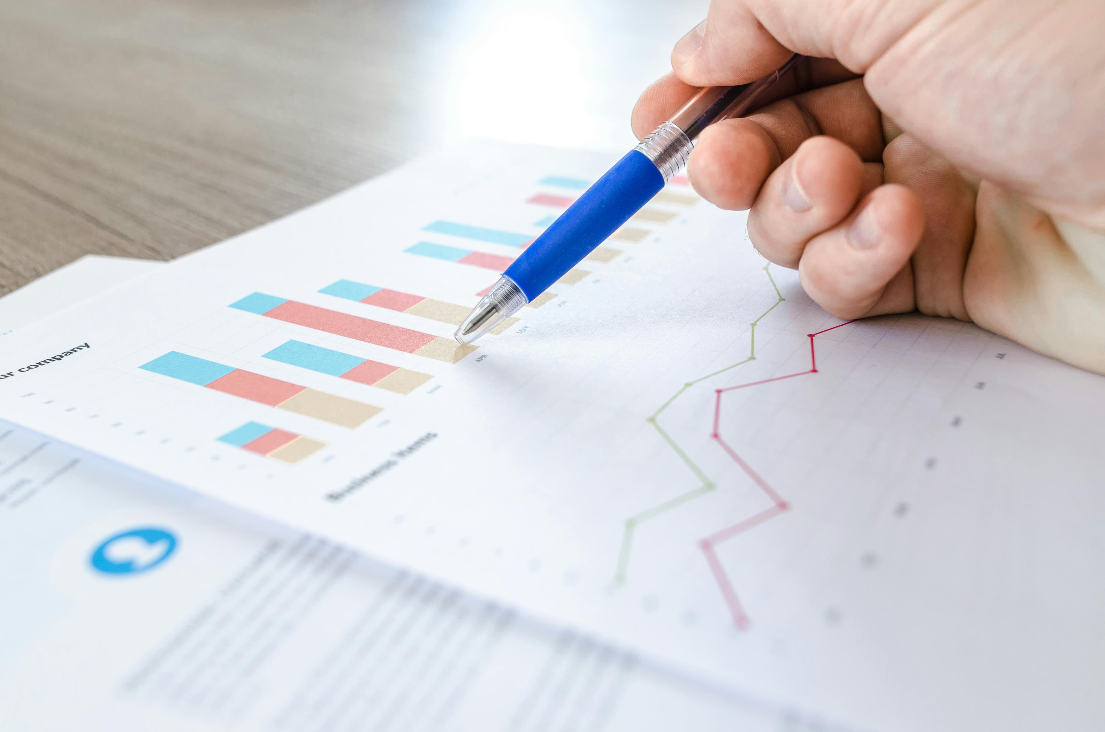 Analyse de graphiques financiers au stylo